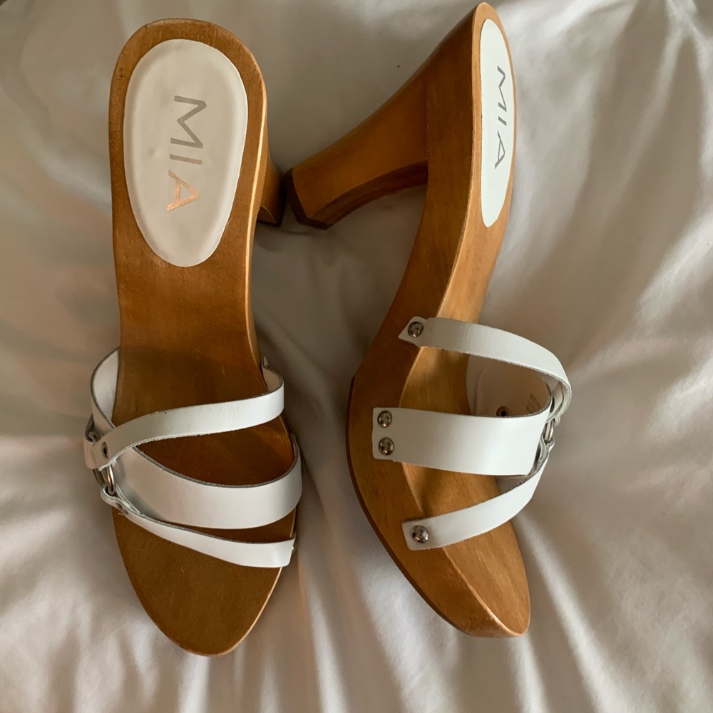 Mia sandals.  These are cute sassy summer heels!